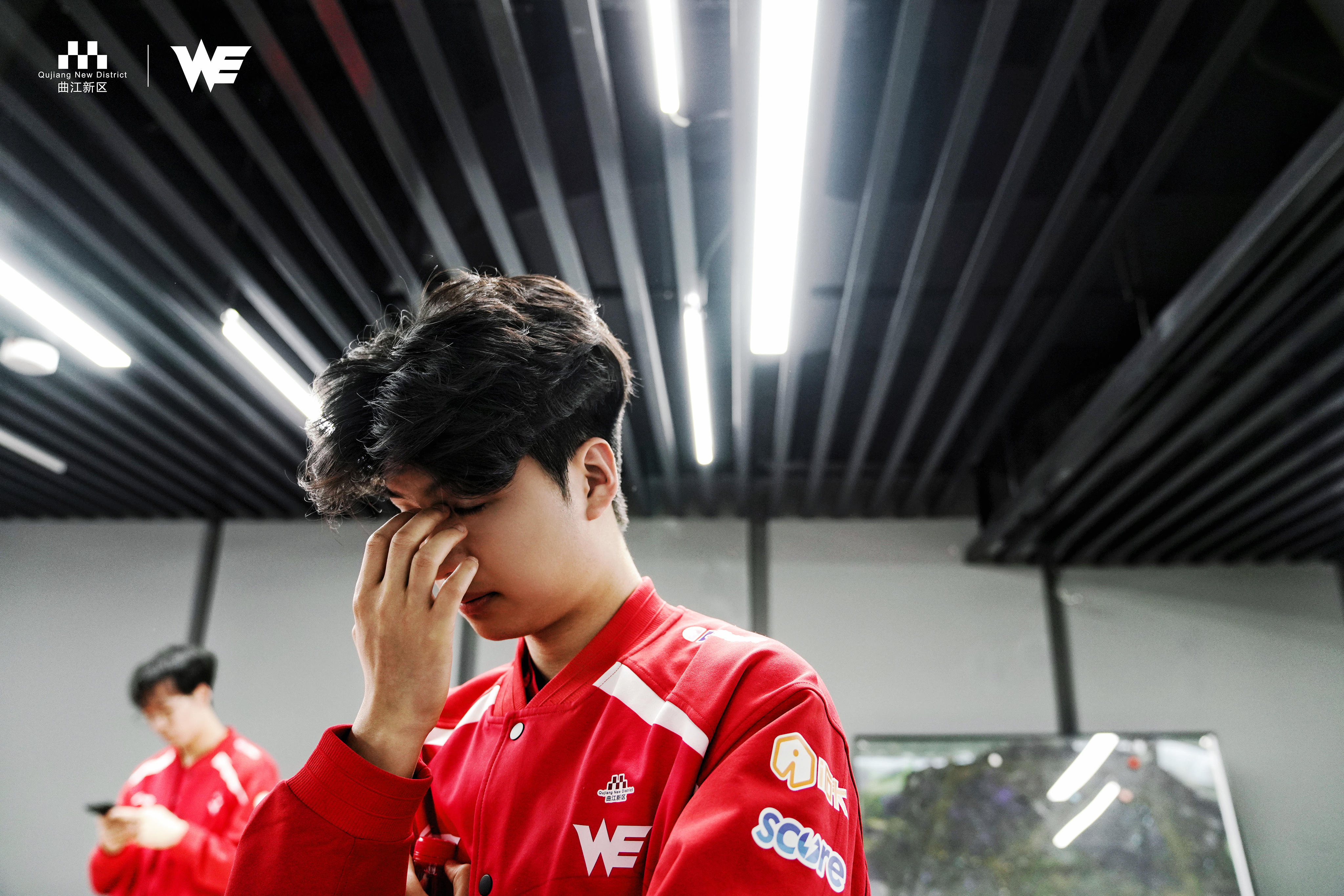 LPL选手爆冷获胜,专家预测失准 LPL选手爆冷获胜,专家预测失准