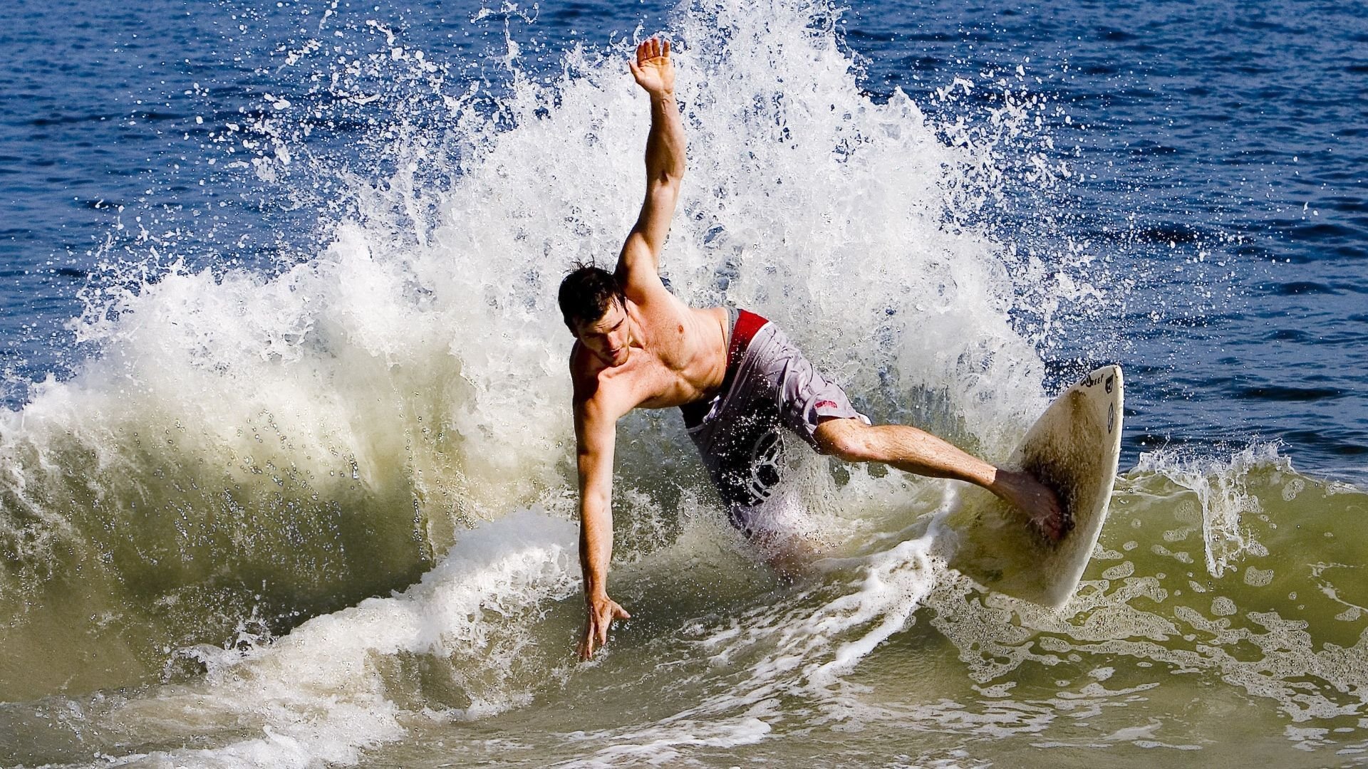 从战场到赛场，两种接管背后的权力游戏与人性回声
